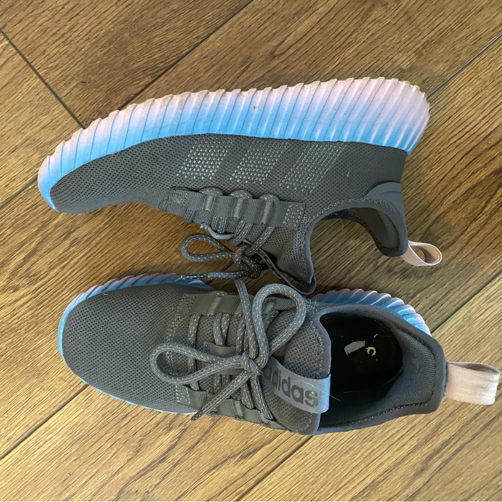Woman sneakers